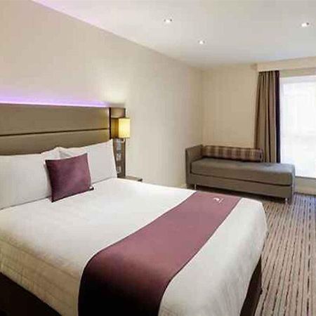 Premier Inn Premier Inn Сафрън Уолдън Екстериор снимка