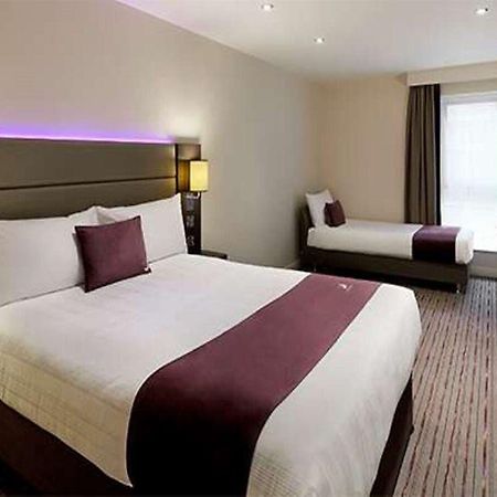 Premier Inn Premier Inn Сафрън Уолдън Екстериор снимка