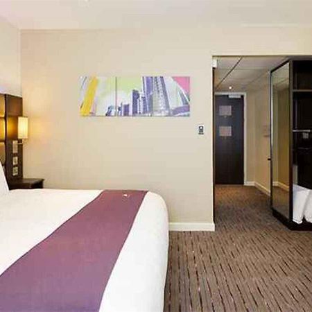 Premier Inn Premier Inn Сафрън Уолдън Екстериор снимка