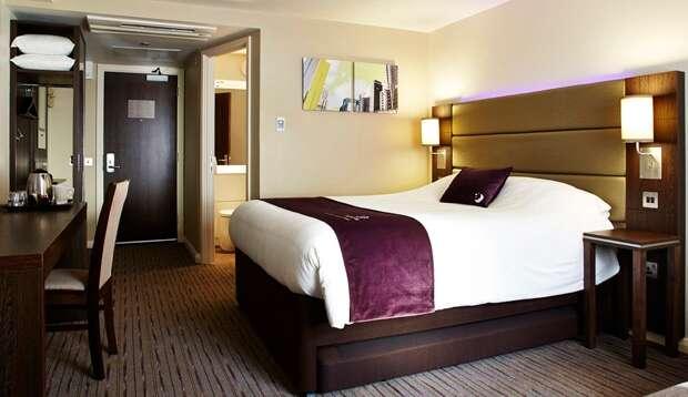 Premier Inn Premier Inn Сафрън Уолдън Екстериор снимка