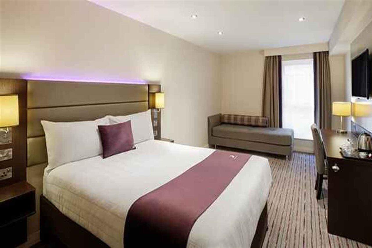 Premier Inn Premier Inn Сафрън Уолдън Екстериор снимка