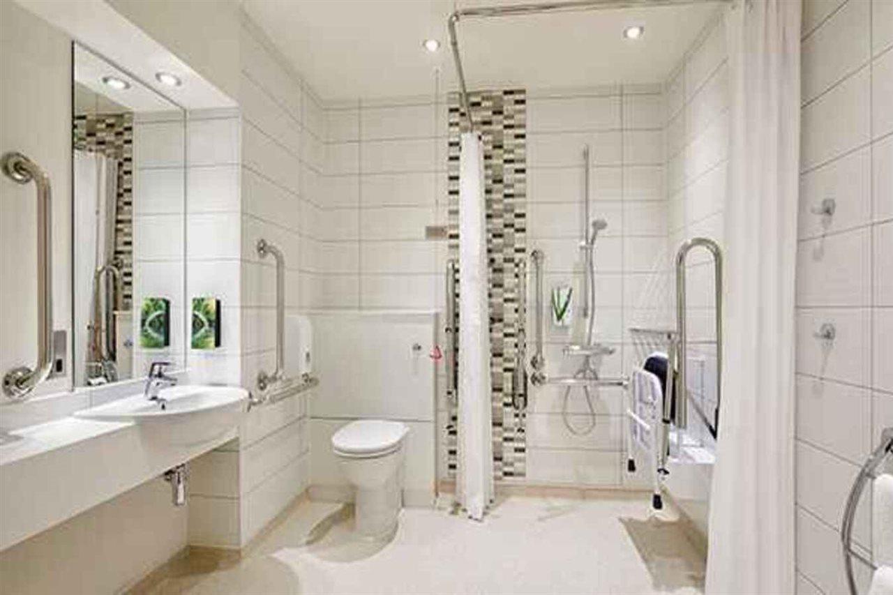 Premier Inn Premier Inn Сафрън Уолдън Екстериор снимка