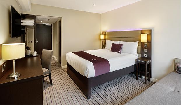 Premier Inn Premier Inn Сафрън Уолдън Екстериор снимка